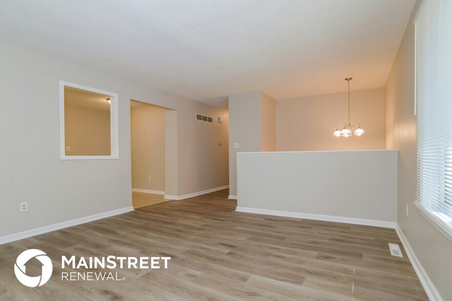 Building Photo - 1306 Queens Ct