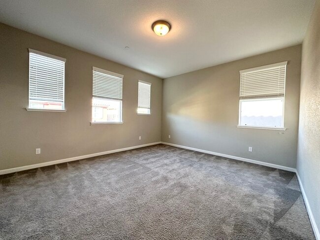 Building Photo - 6025 Palermo Way