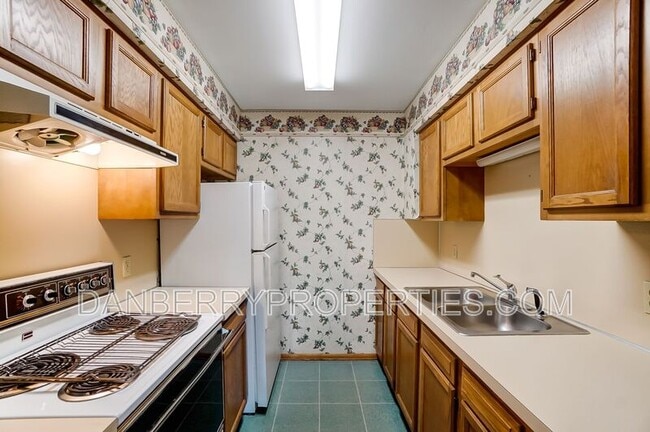 Building Photo - 3162 Kylemore Rd