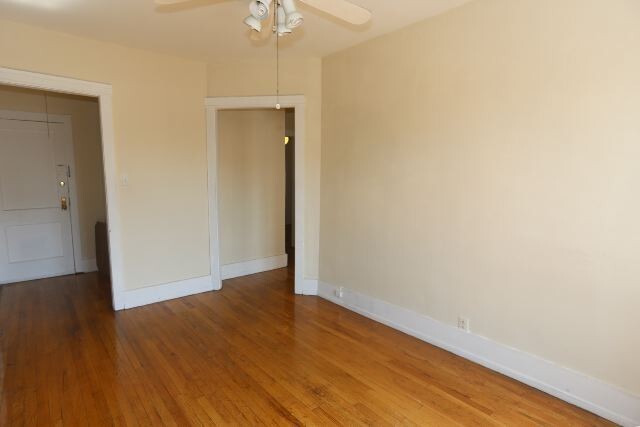 Building Photo - 954 W Cornelia Ave