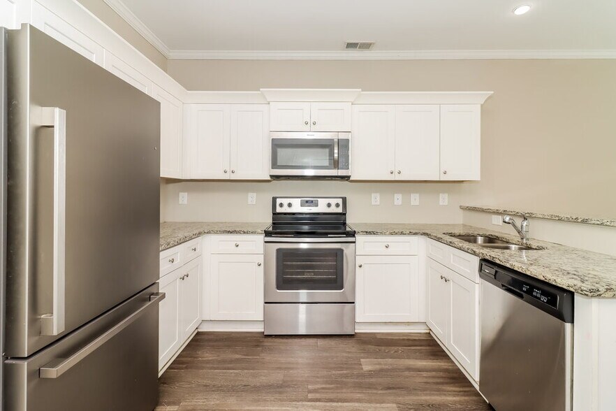 Building Photo - 767 Fieldcrest Dr