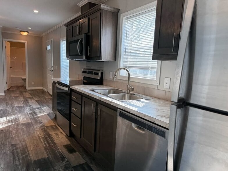 Building Photo - 10610 State Rte 762