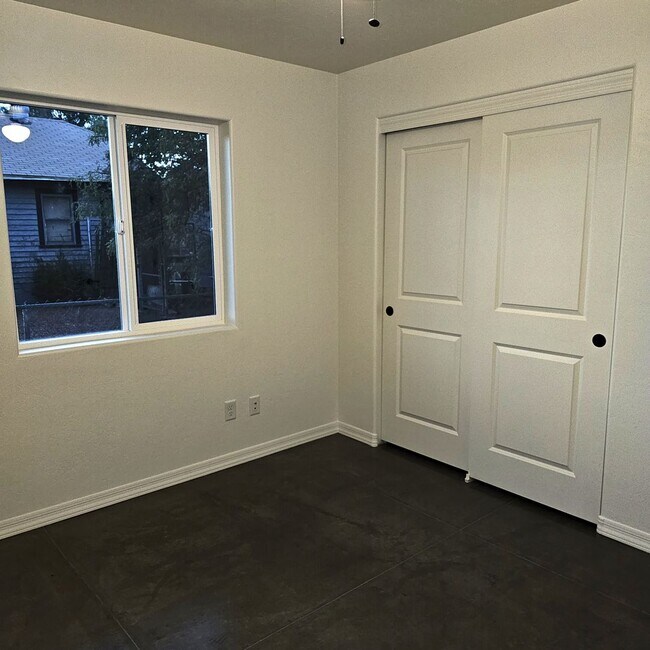 Building Photo - Brand New Patio Home