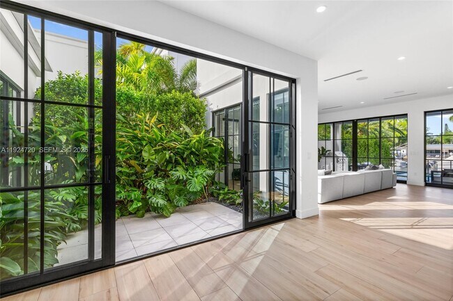 Building Photo - 895 NE 76th St