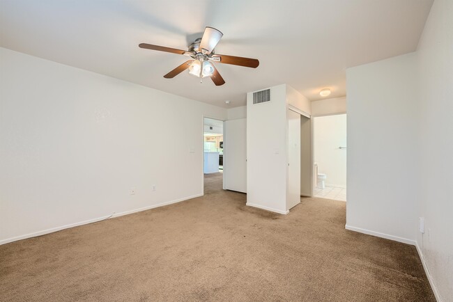 Building Photo - 1908 Mountain Hills Ct