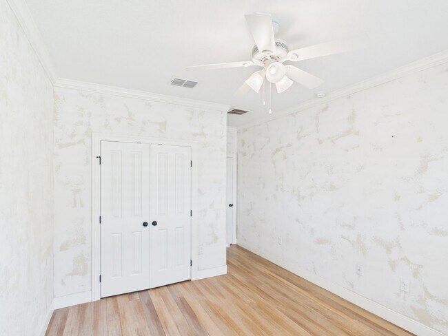 Building Photo - Modern Comfort: 3 Bed, 2 Bath with Garage & Large Pantry