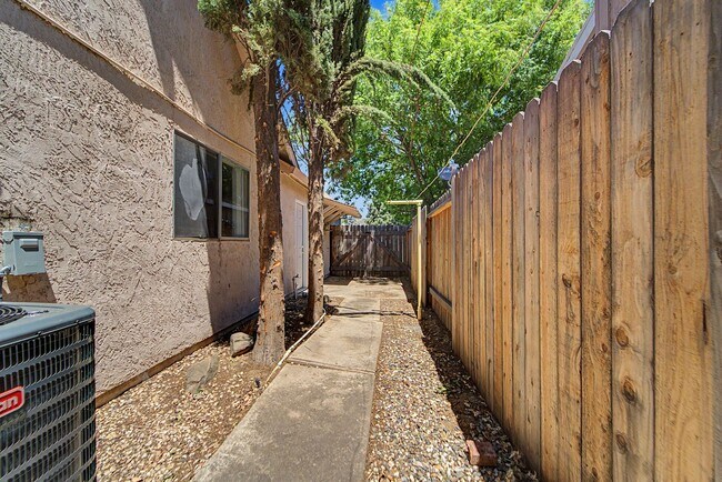 Building Photo - 2 Bedroom 2 bathroom Northside of Yuba City