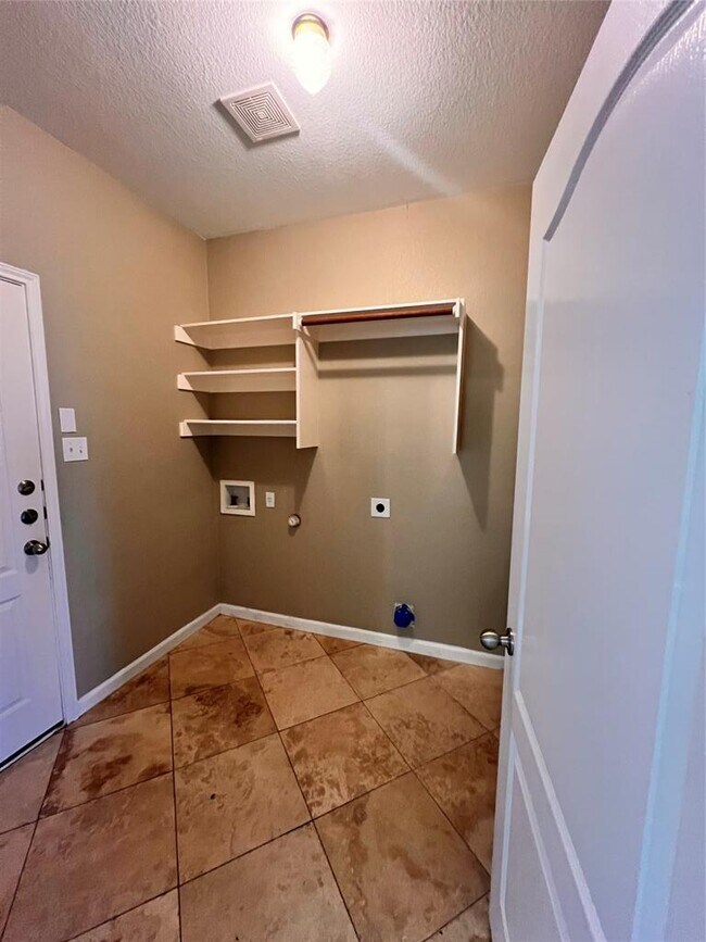 Building Photo - 1511 Tonia Loop