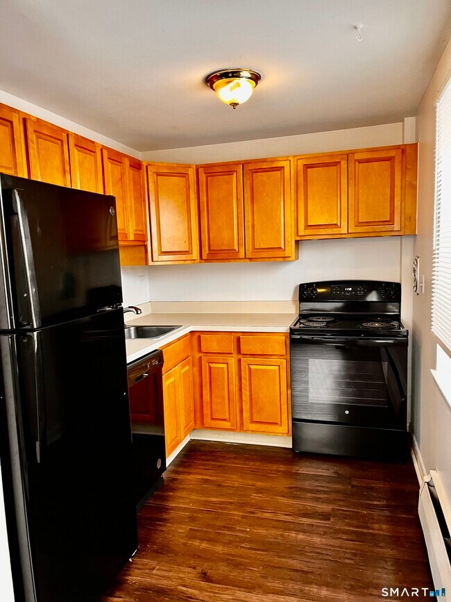 Building Photo - 40 Owen St