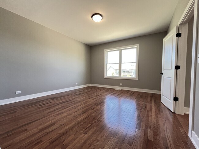 Building Photo - 970 Meadow Ln