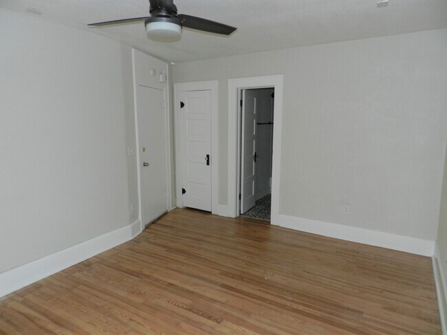 Building Photo - 360 13th Ave NE