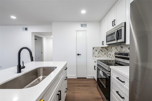 Building Photo - 1500 Bay Area Blvd