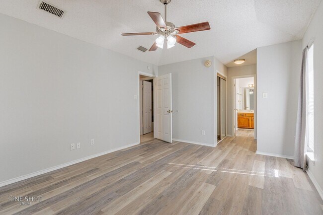 Building Photo - 2957 Oak Ridge Ct