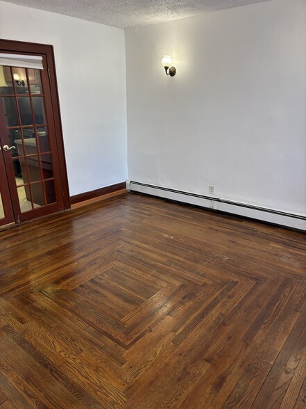 Building Photo - 153 Grand St