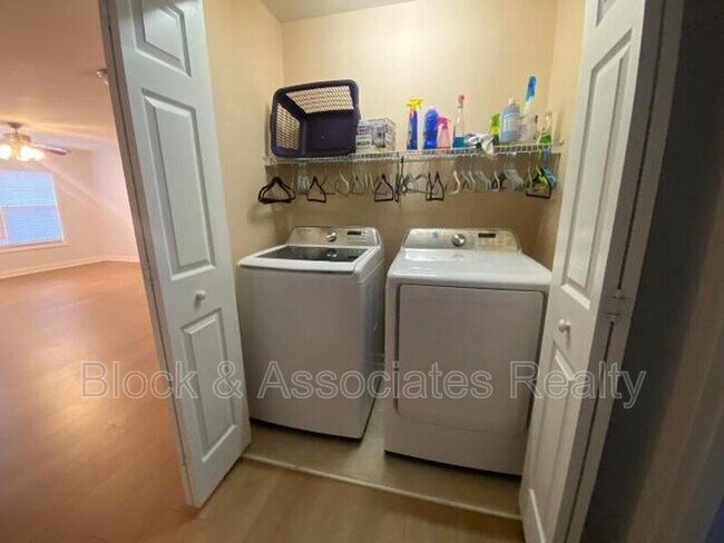 Building Photo - 2916 Chatelaine Pl