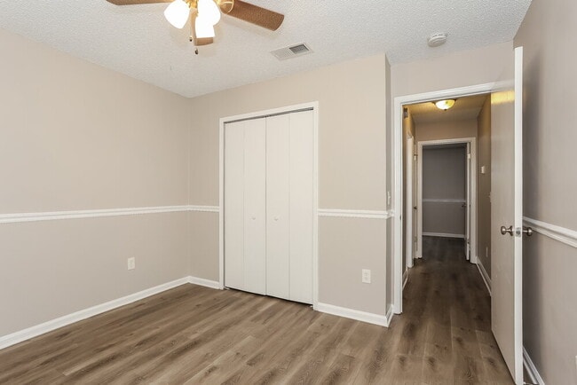 Building Photo - 1608 Twin Oak Dr W