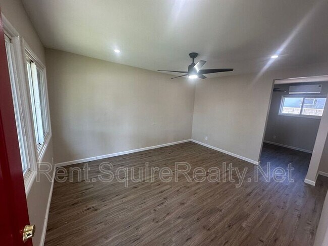 Building Photo - 251 W 9th St