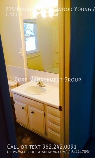 Building Photo - 219 Brush St