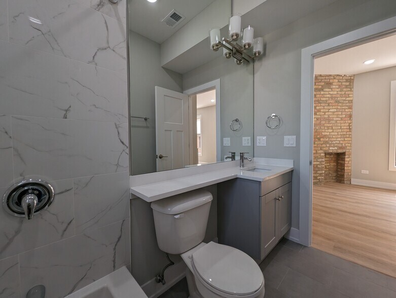 Building Photo - 441 W Belden Ave