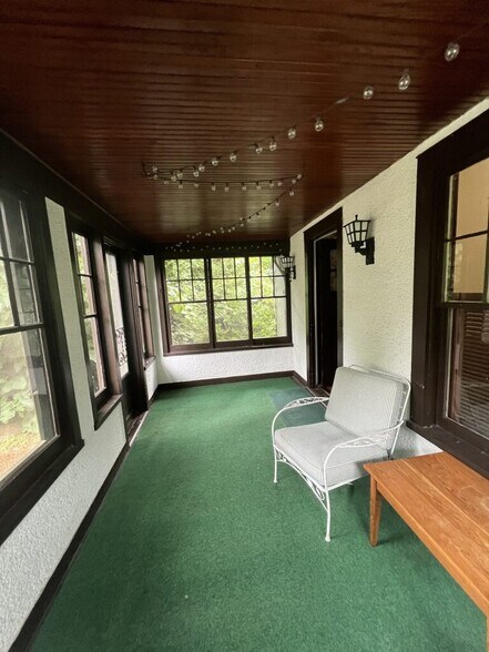 Building Photo - 115 Heights Ct