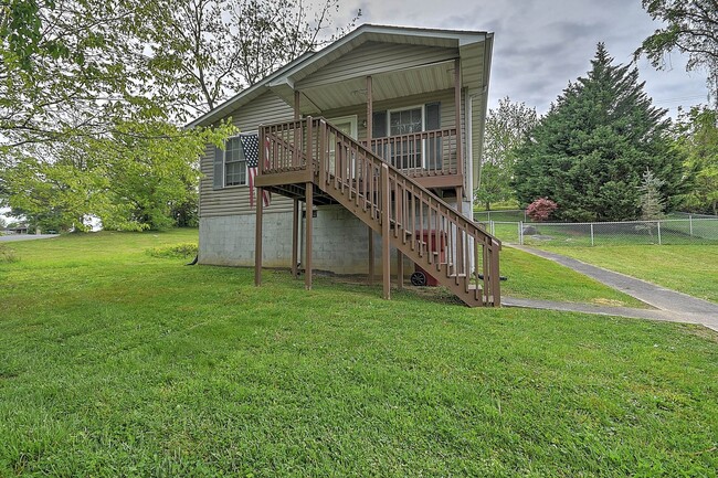 Building Photo - 303 Moorland Dr