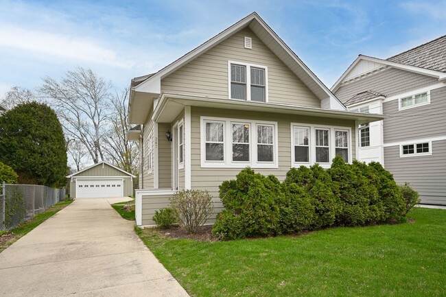 Primary Photo - 387 N Montclair Ave