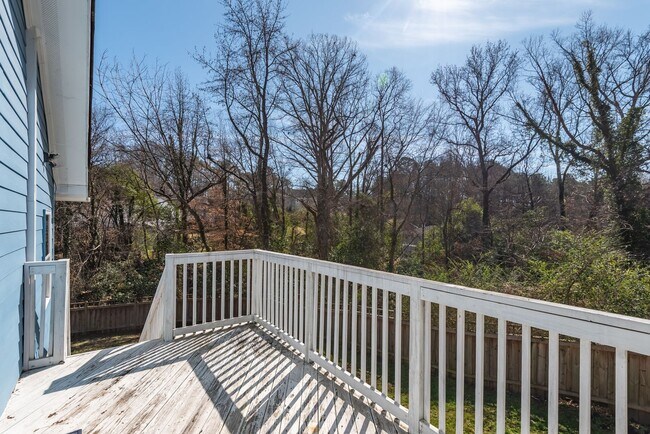 Building Photo - Gorgeous Home Near Downtown Durham!