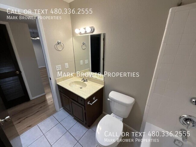 Building Photo - 3229 S Fairfield Dr