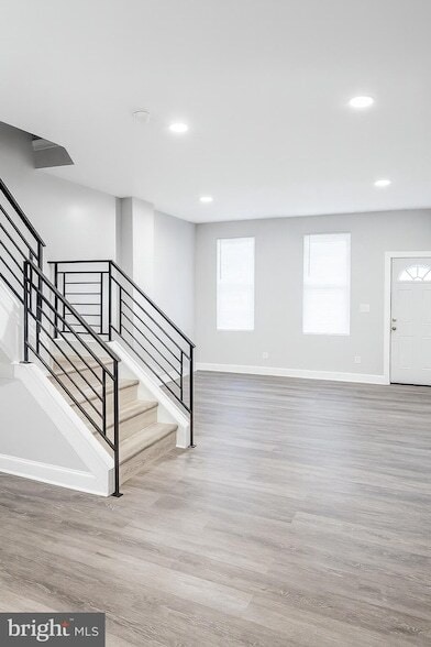 Building Photo - 3841 N Sydenham St