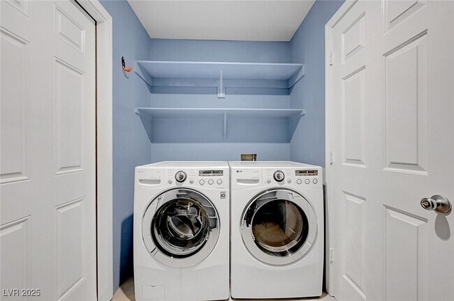 Building Photo - 5470 Logville St