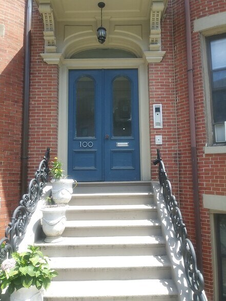 Building Photo - 100 E Brookline St