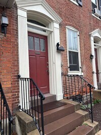 Building Photo - 19 E Main St