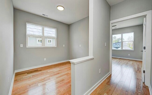 Building Photo - 2028 Columbia Ave