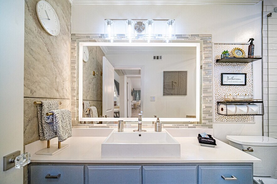 Building Photo - 910 Duncan Ln