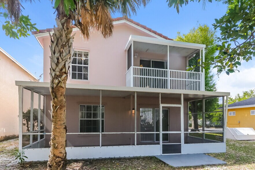 Building Photo - 4124 Pine Hollow Cir