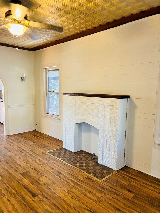 Building Photo - 702 Caplin St