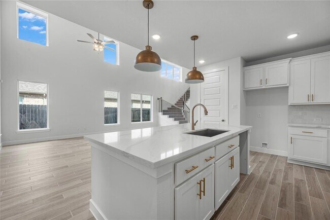 Building Photo - 10427 Shining Dawn Wy