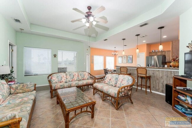 Building Photo - 18 Torrey Pines Dr