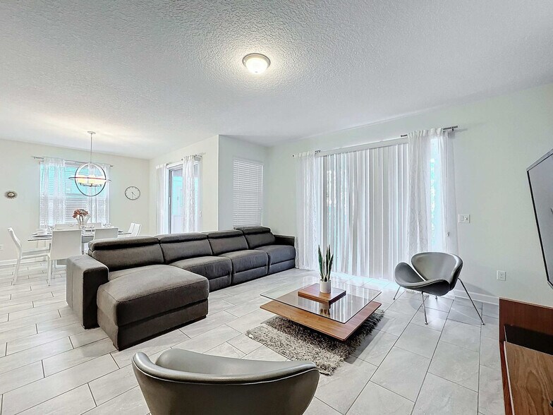 Building Photo - 1589 Flange Dr