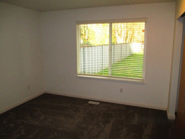 Building Photo - 33124 E Lake Holm Dr SE
