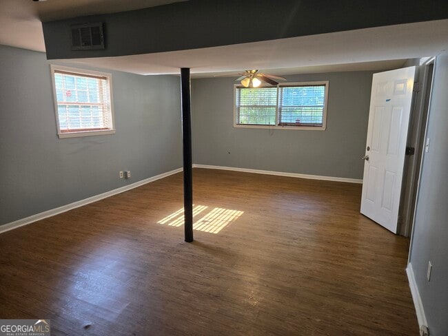 Building Photo - 1387 Town Country Dr SE