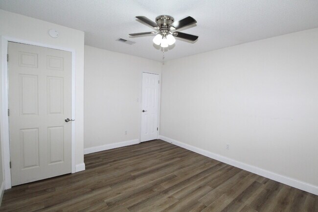Building Photo - Charming Renovated Cottage with Granite, S...