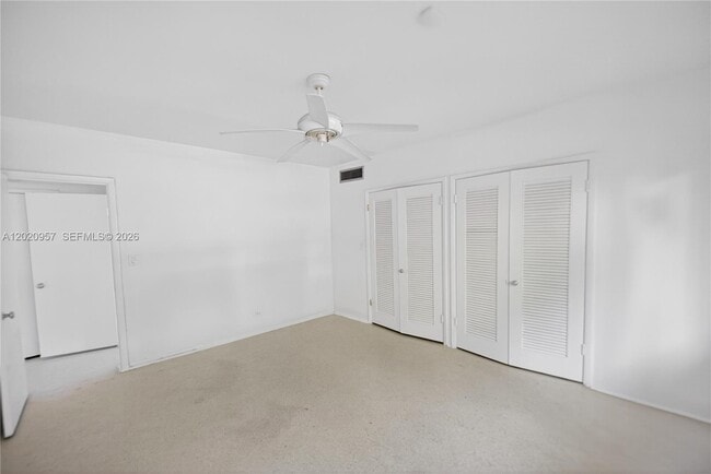 Building Photo - 1100 N Shore Dr