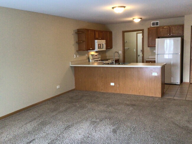 Building Photo - 560 S Annandale Dr