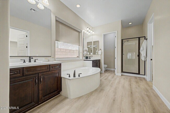 Building Photo - 2937 E Longhorn Dr