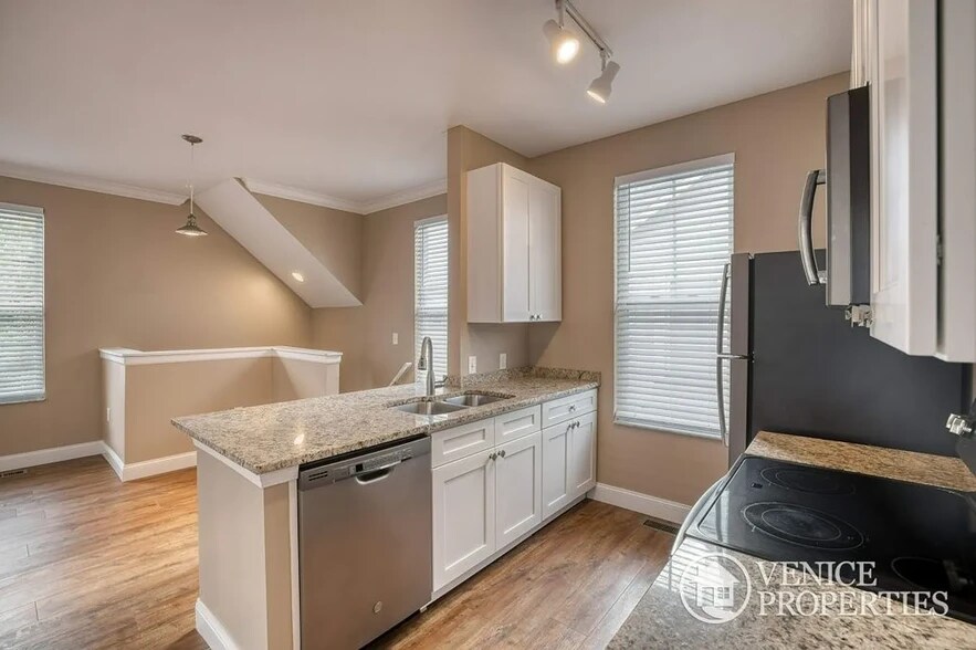 Kitchenette - 1493 Chambers Rd