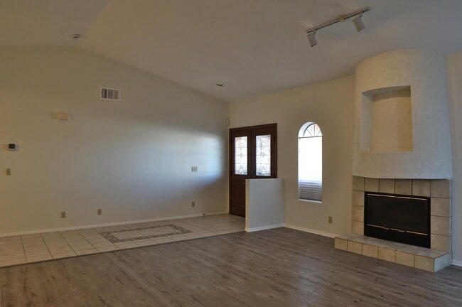 Building Photo - 54015 Avenida Juarez