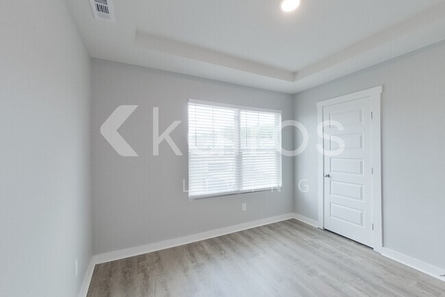 Building Photo - 6405 Upchurch Dr