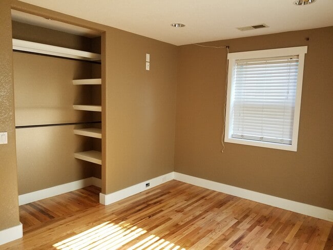 Building Photo - Lovely 2 bed, 1 bath House Near Old Town F...