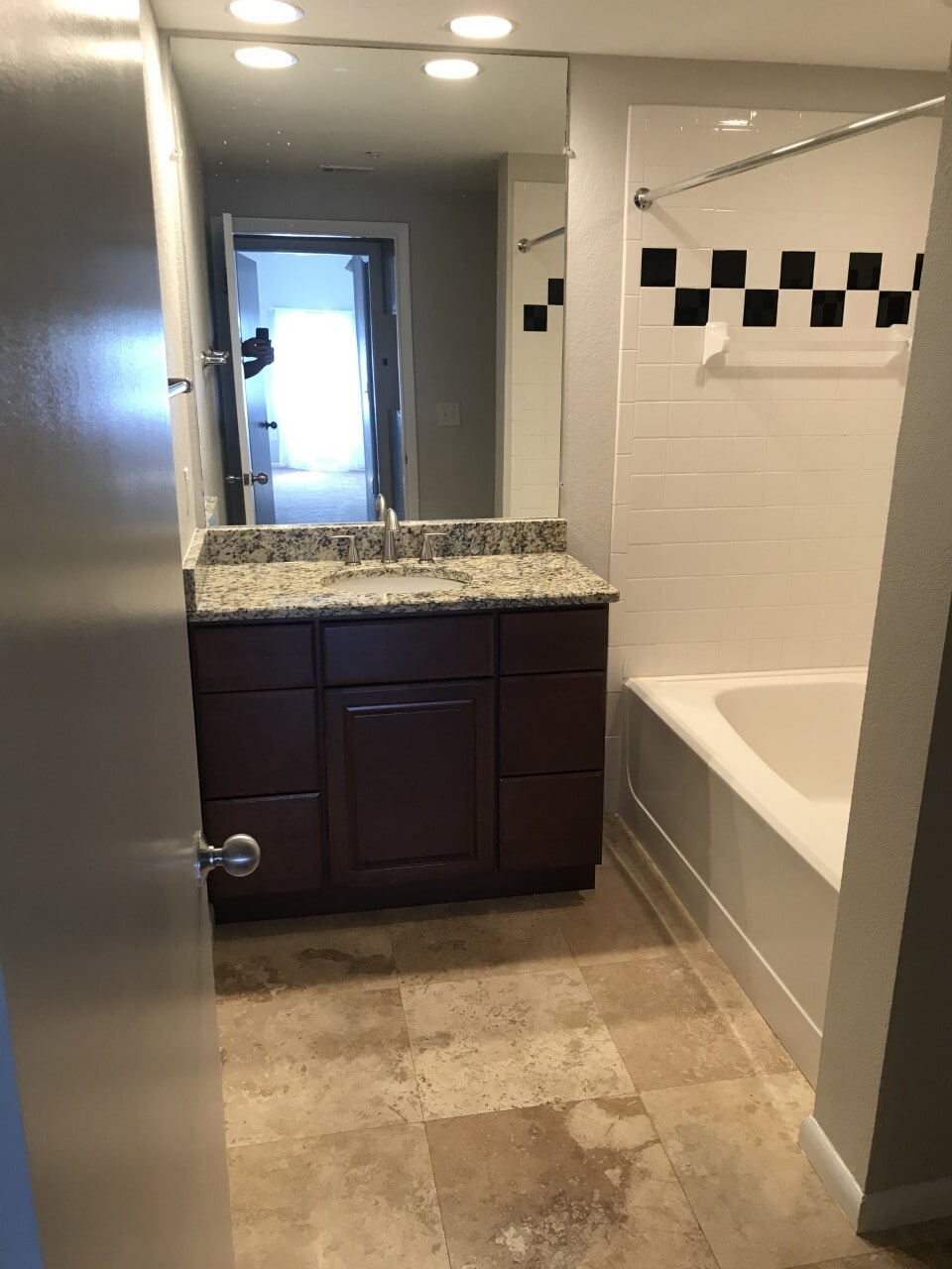 Building Photo - 520 S Armenia Ave